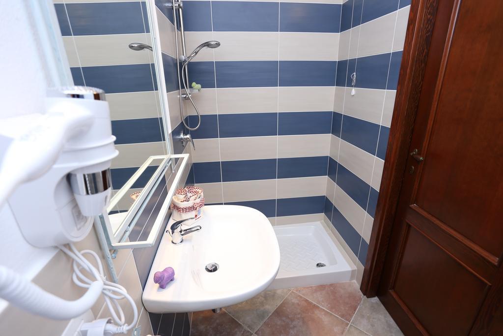 Double or Twin Room Private Bathroom