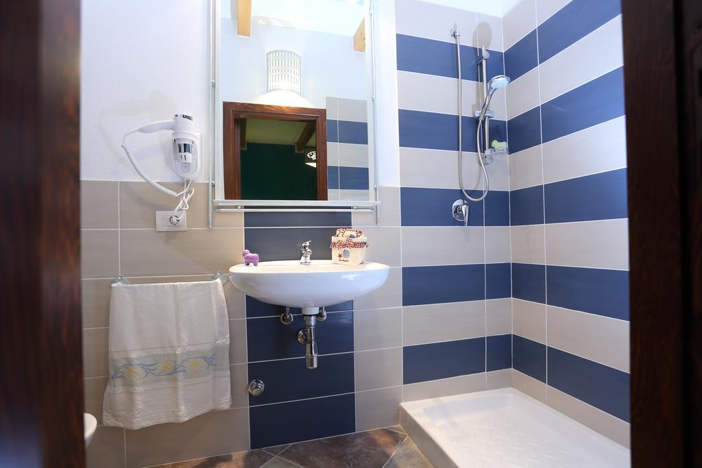 Double or Twin Room Private Bathroom