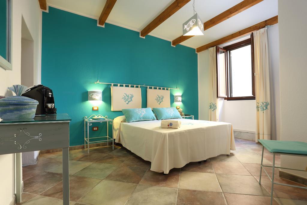 Double or Twin Room Private Bathroom